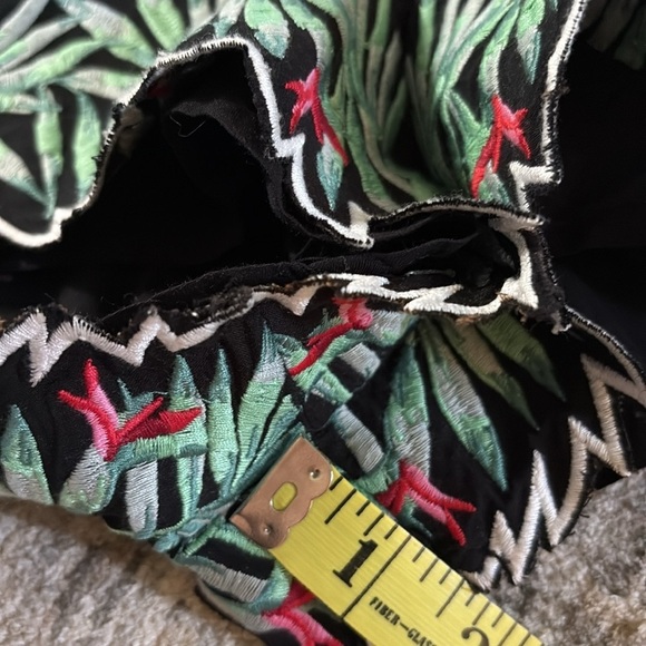 Show Me Your MuMu High Waist Black and embroidered Shorts - medium - NWT - Picture 6 of 6